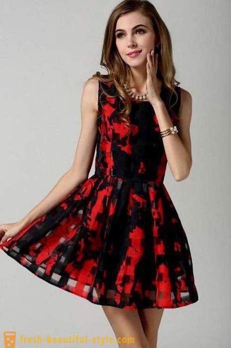 Schwarzes Kleid mit Rot: Art, was zu tragen