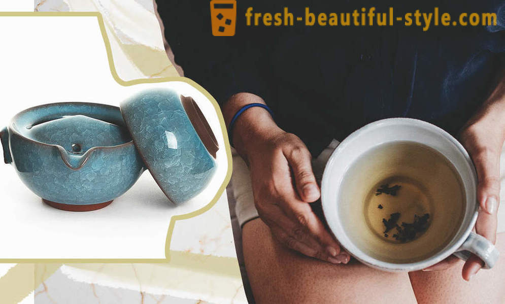 Moderne Etikette: trinkender Tee in China