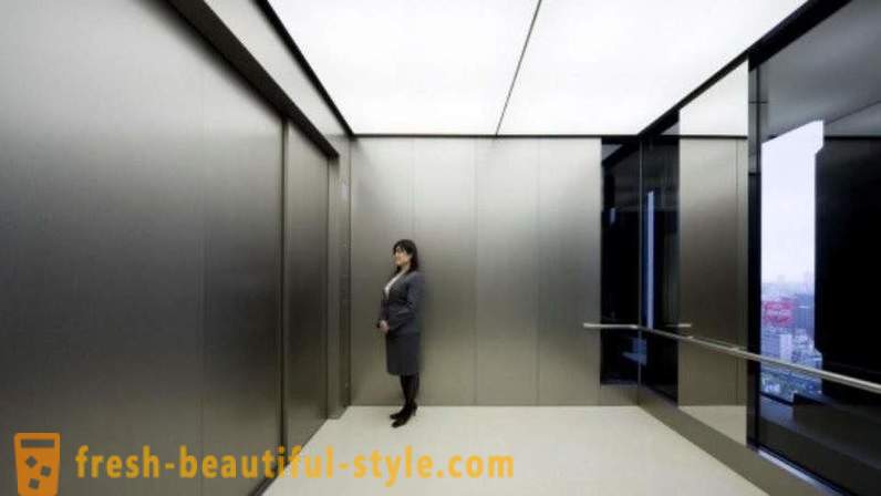 In Japan ist es besser, nicht in den Aufzug zu gehen zuerst