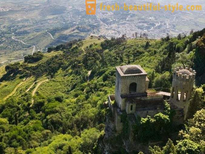 Die Schönheit der Bergstädte von Italien