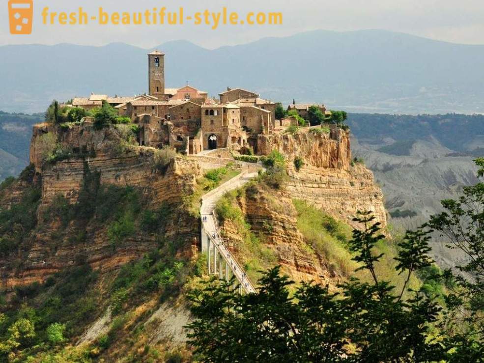 Die Schönheit der Bergstädte von Italien