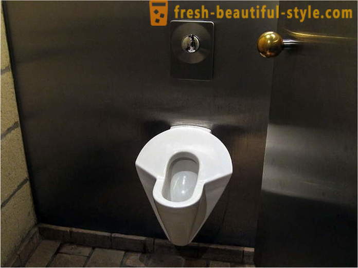 In Deutschland haben wir herausgefunden, wie die Warteschlangen in den weiblichen Toiletten zu reduzieren
