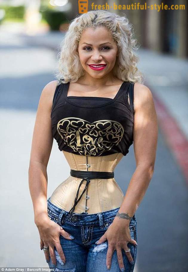 Amerikanische Frau mit einer unglaublich dünnen Taille 23 Stunden am Tag ist ein spezielles Korsett