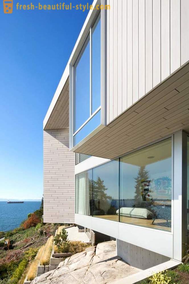 Die Architektur und das Innere des Hauses am Meer in West Vancouver