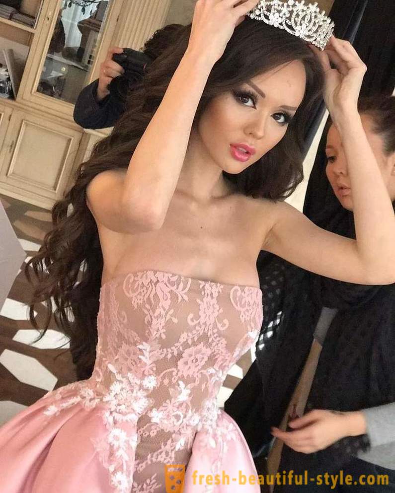 Dinara Rahimbaeva - Kasachstan „Barbie“, die für ein Fotoshooting in der Wäsche wurde kritisiert