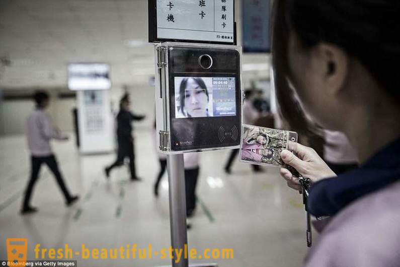 Britische Medien zeigten das tägliche Leben der Menschen, die das iPhone in China montiert
