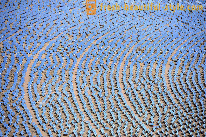 Wie funktioniert Solarkraftwerk in der weltweit größten