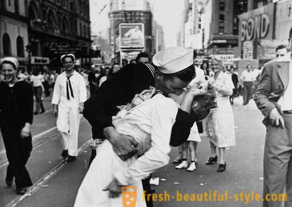 Religiöser Kuss auf fotografischen Film eingefangen