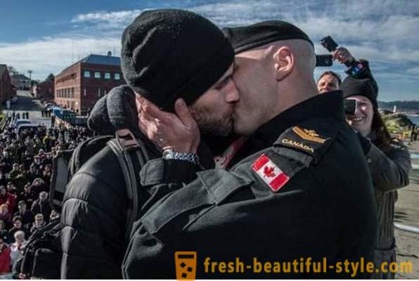Religiöser Kuss auf fotografischen Film eingefangen