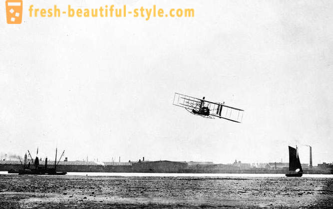 Der erste bemannte Flug mit dem Flugzeug