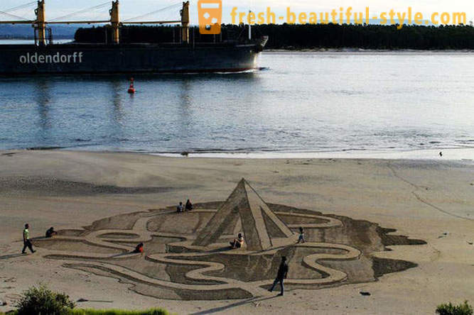 3D-Zeichnungen auf dem Sand