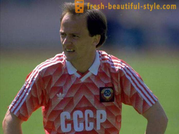 Igor Belanov, Fußballspieler: Biografie, sportliche Laufbahn