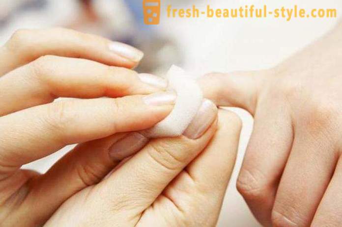 Weiße Flecken auf den Nägeln der Finger: die Ursachen und Behandlung