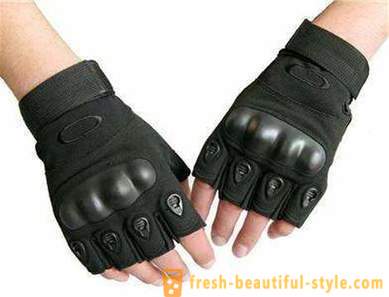 Handschuhe für horizontale Leiste mit den Händen