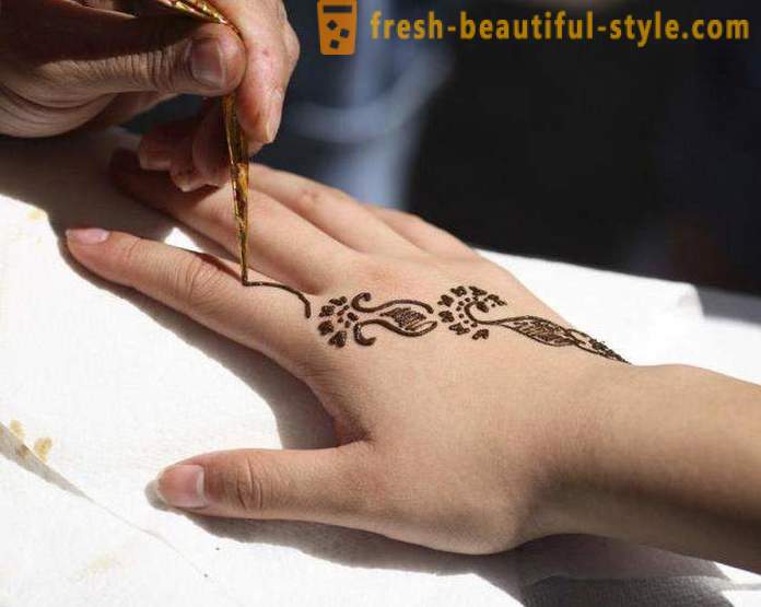 Temporäre Tätowierungen für 3 Monate ohne die Verwendung von Henna und seine Anwendung