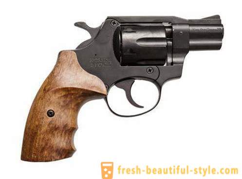Traumatische Revolver: Spezifikationen und Bewertungen