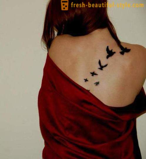 Schönes weibliches Tattoo - das Kotelett und wo es ein Bild