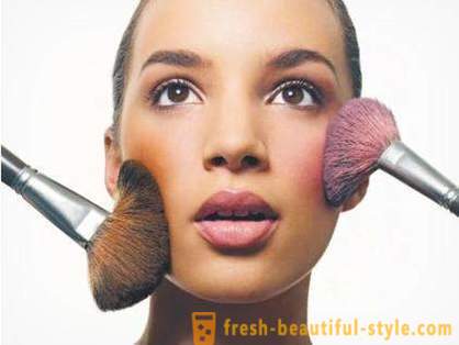 Schön und natürliche Make-up oder wie Rouge anwenden