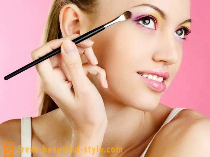 5 von universellen Regeln: Wie man die Augen Make-up erhöhen
