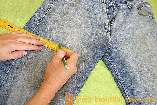 „Tortured“ Denim: wie zerrissene Jeans mit den Händen zu machen?