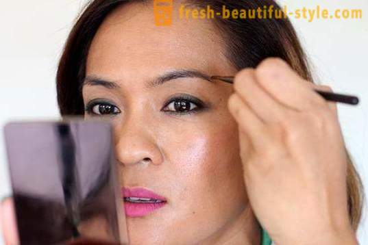 Die Mittel für die Schaffung des perfekten Make-up: Lidschatten Augenbrauen